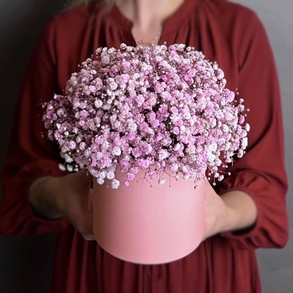 Букет цветов "Шляпная коробка с розовой гипсофилой" Букет цветов "Шляпная коробка с розовой гипсофилой"